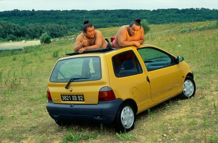 Sumo wrestlers on Twingo ad