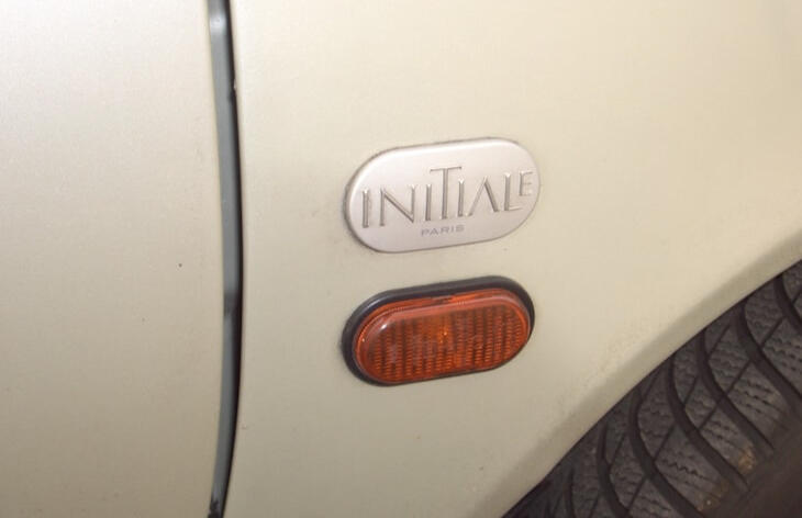 Initiale Paris emblem